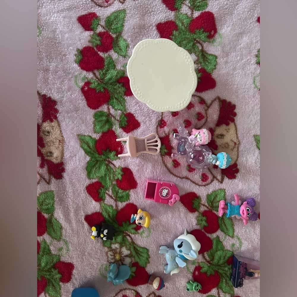 Random Trinket/Toy Bundle - Picture 2 of 3